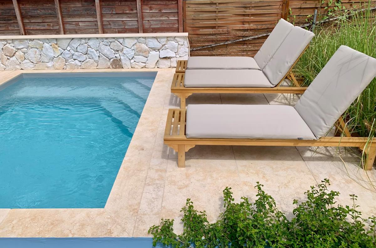location-villa-martinique-le-diamant-vue-rocher-piscine-MQDI115-exterieur piscine